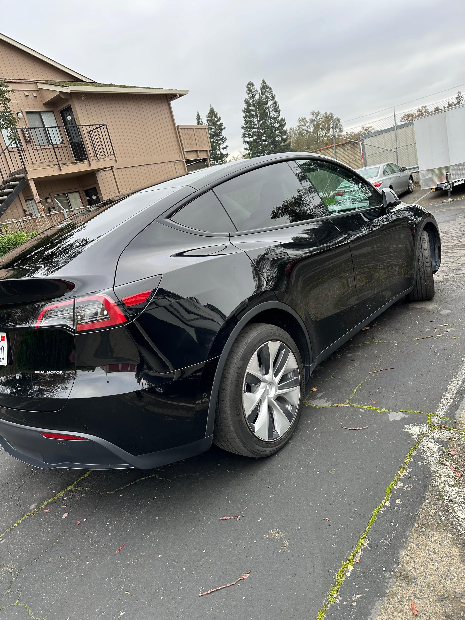 2022 Tesla Model Y LR, AWD, Clean Title 3