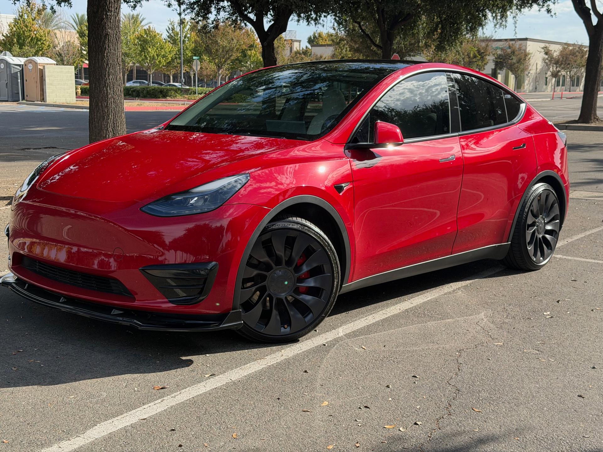 TESLA MODEL Y PERFORMANCE 2