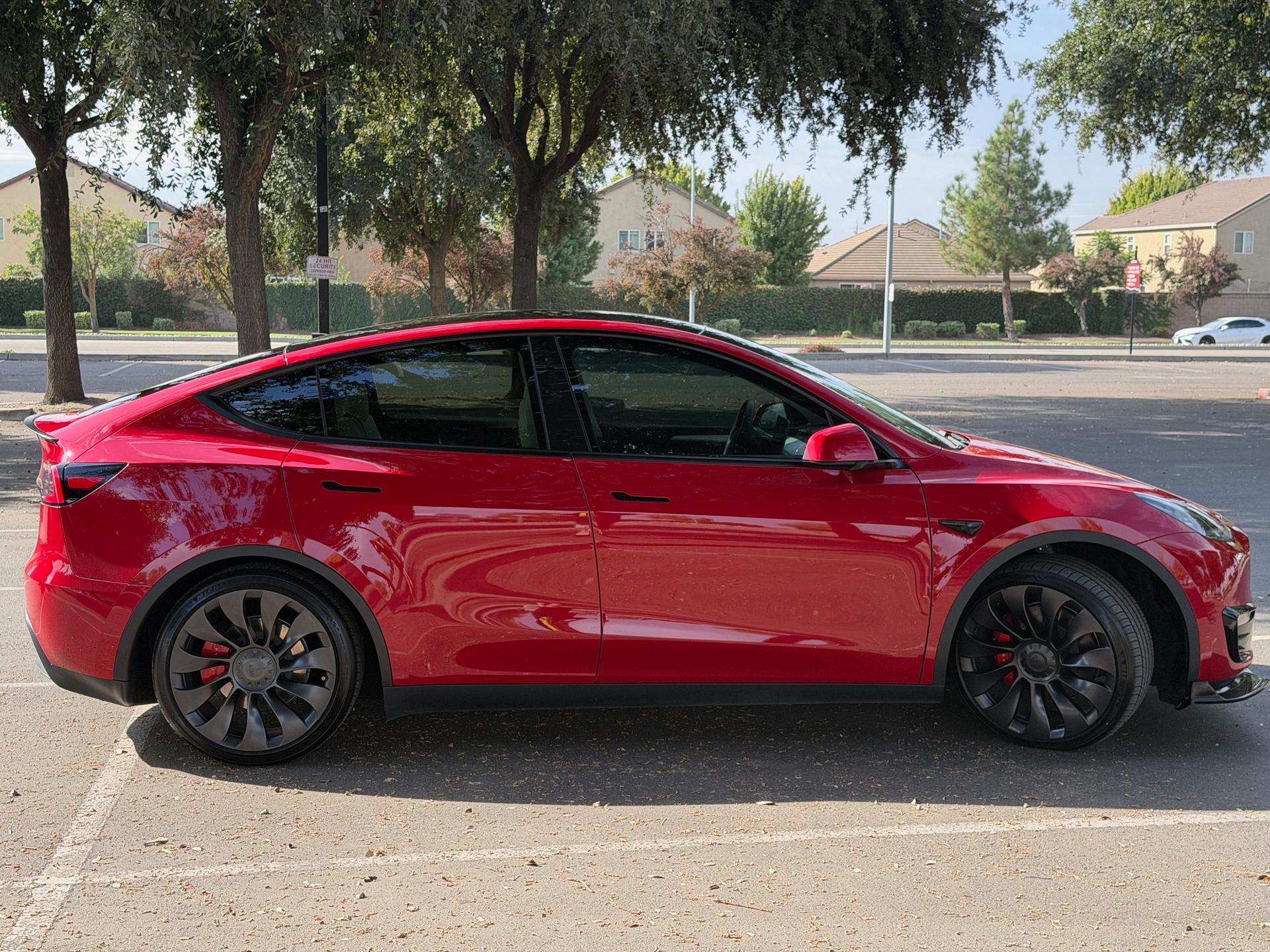 TESLA MODEL Y PERFORMANCE 3