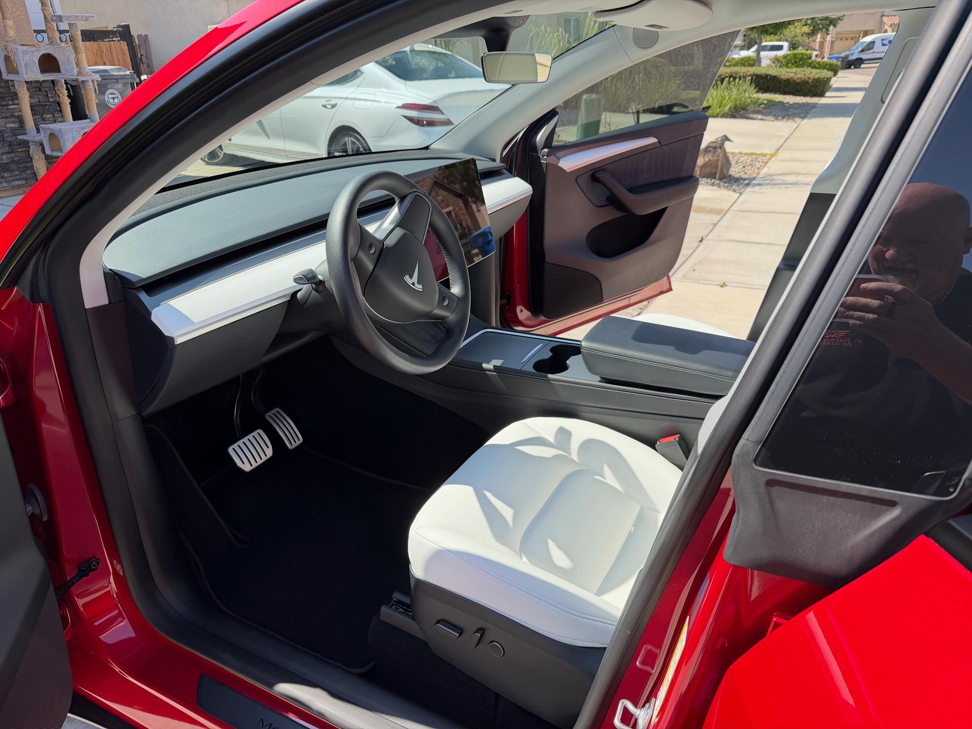 TESLA MODEL Y PERFORMANCE 8