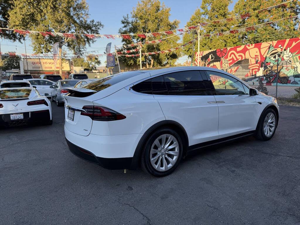 Tesla Model X 6
