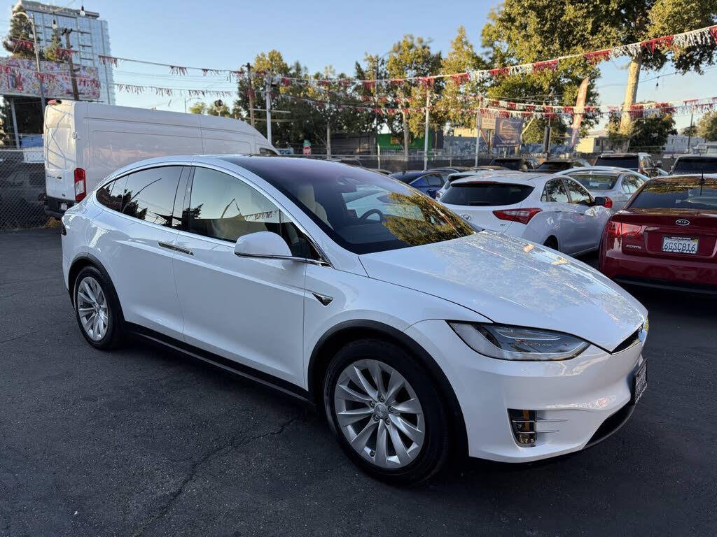 Tesla Model X 10