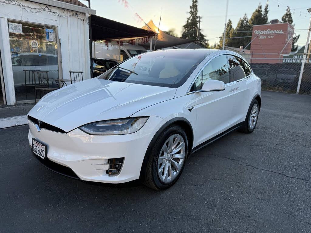 Tesla Model X 4