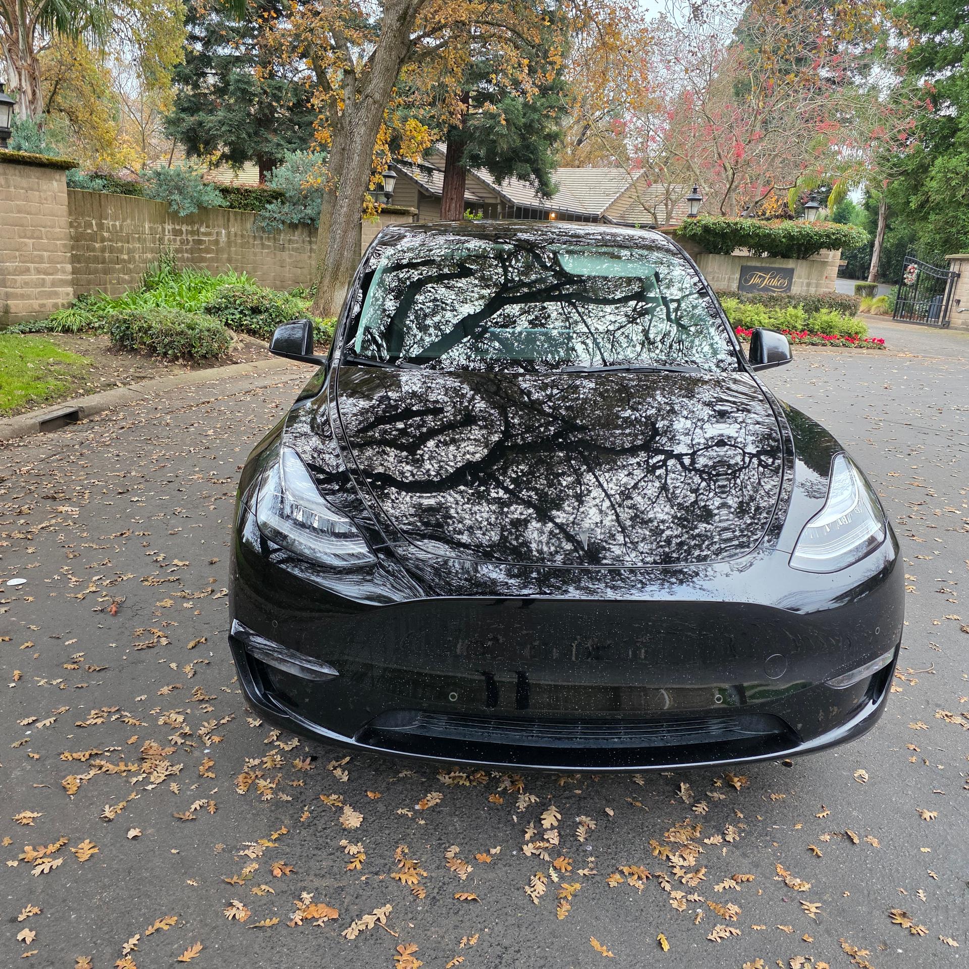 TESLA Model Y 8