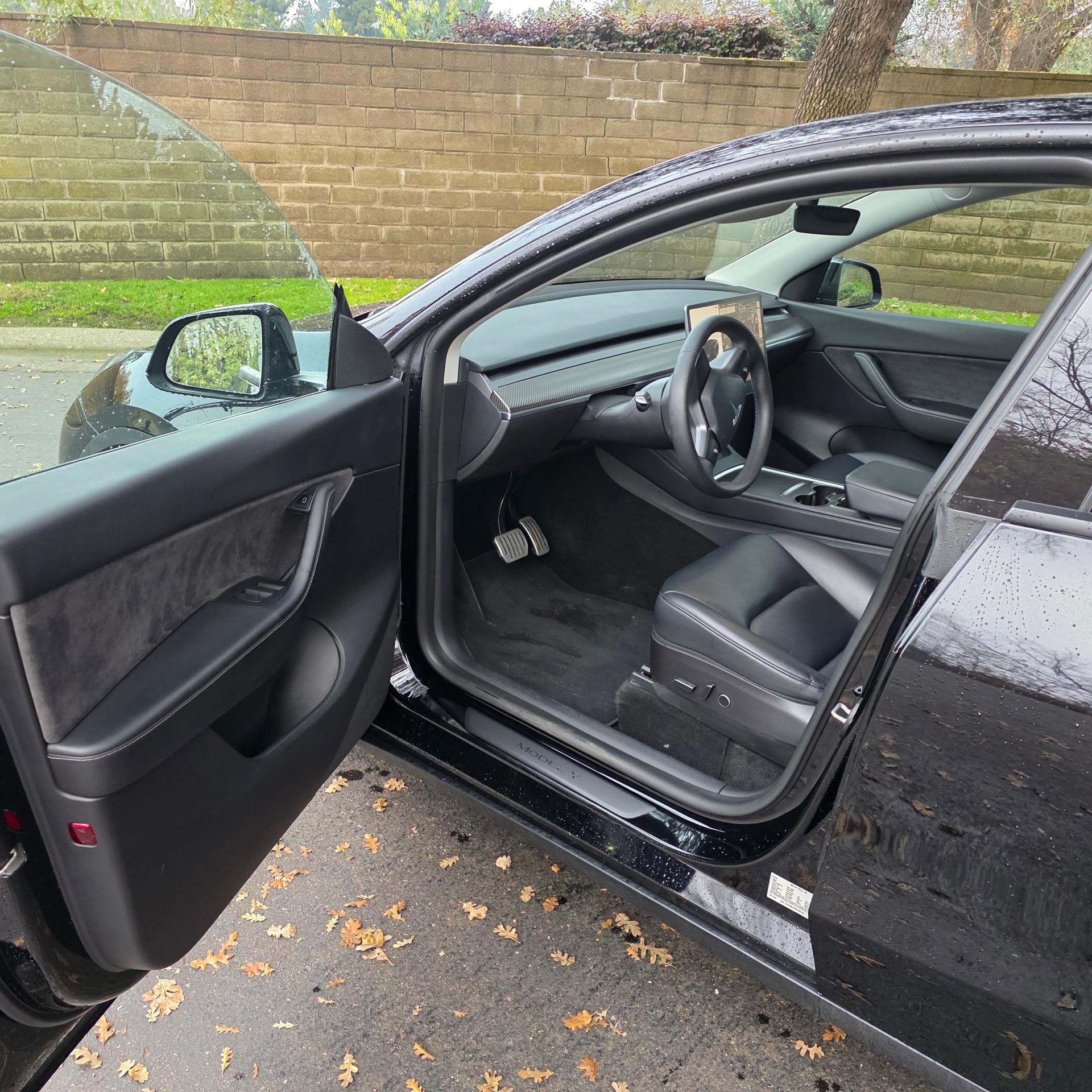 TESLA Model Y 9