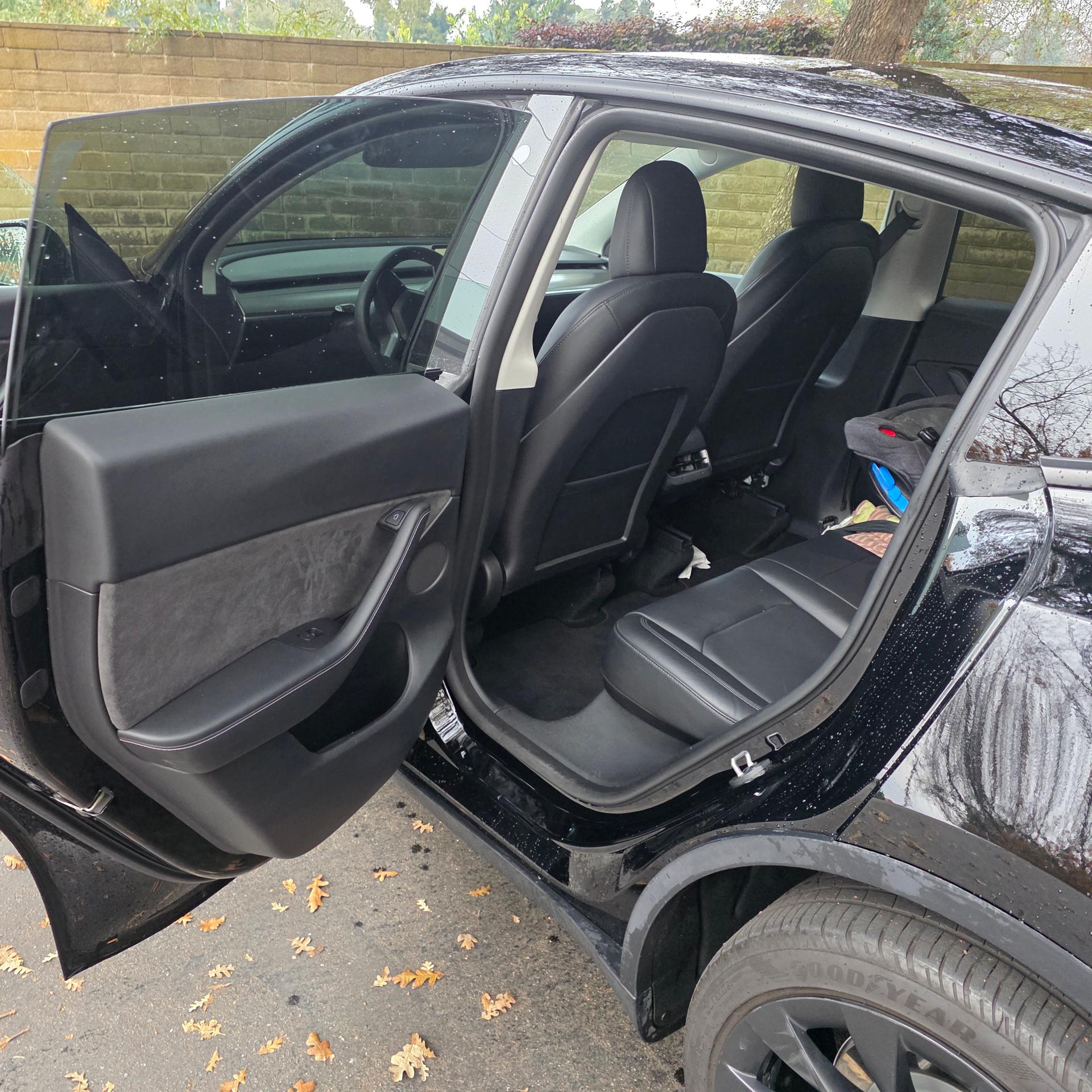 TESLA Model Y 11