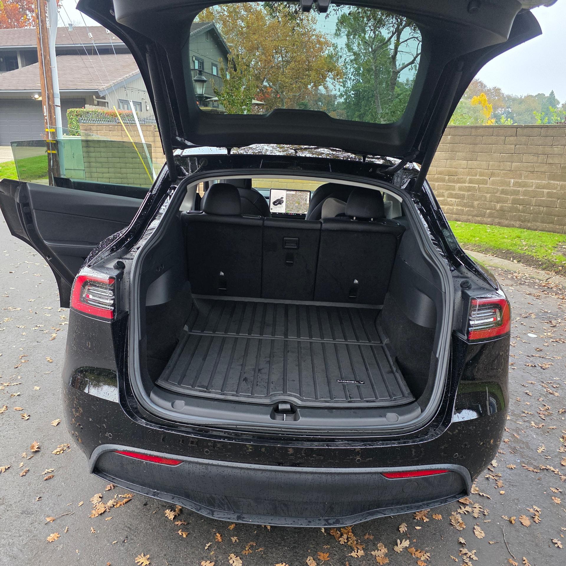 TESLA Model Y 12