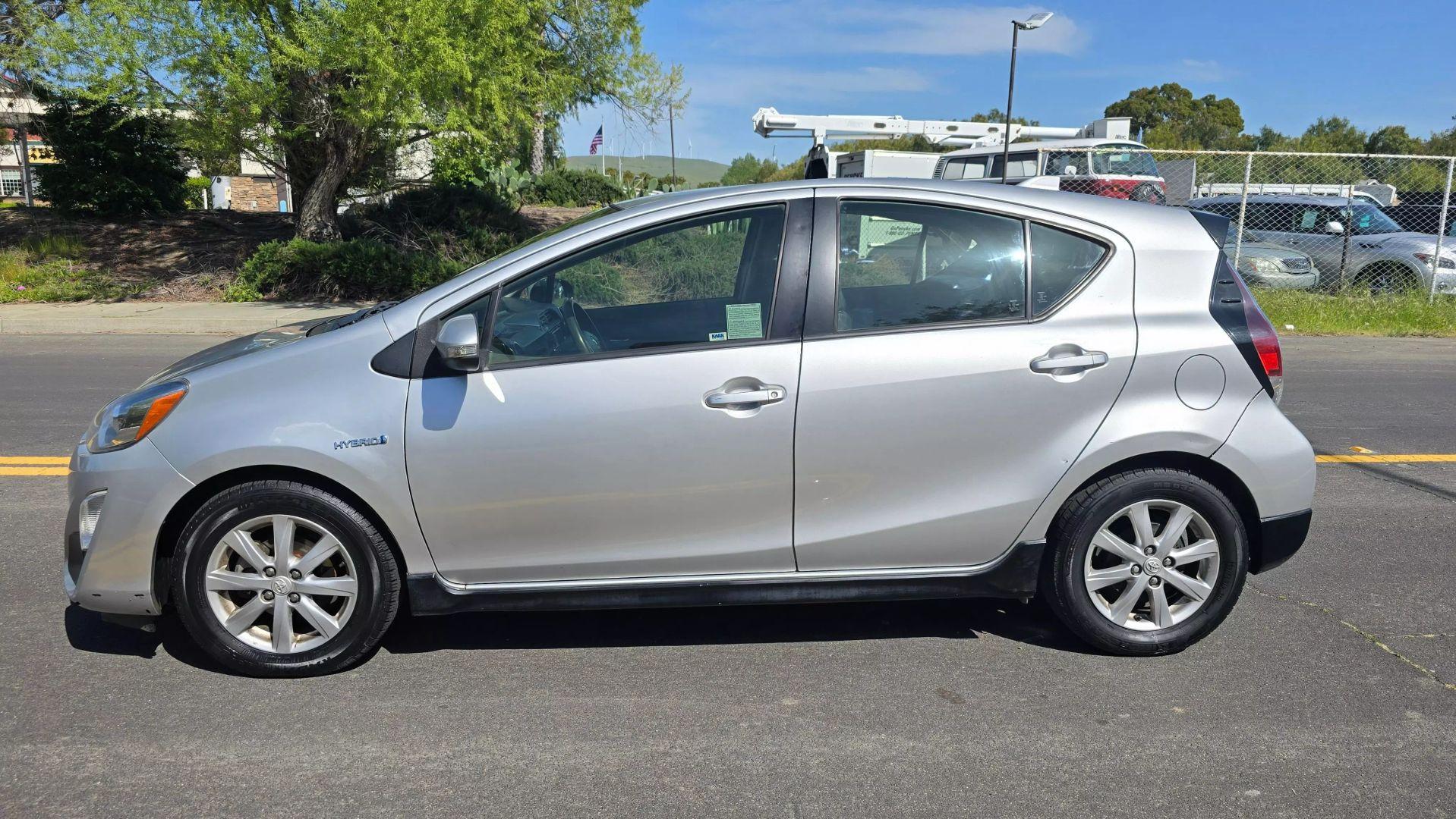 Toyota Prius C 2