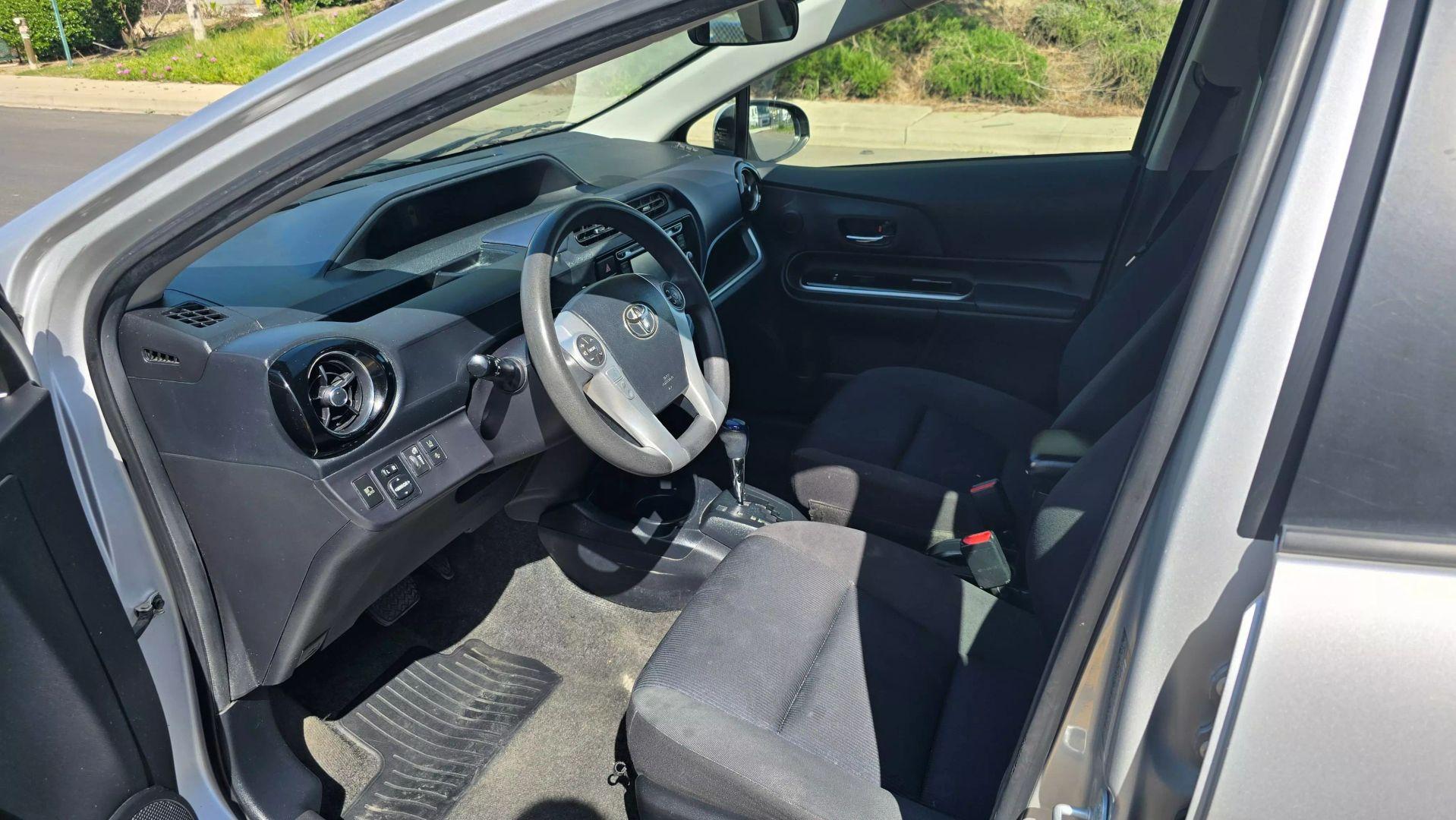 Toyota Prius C 6