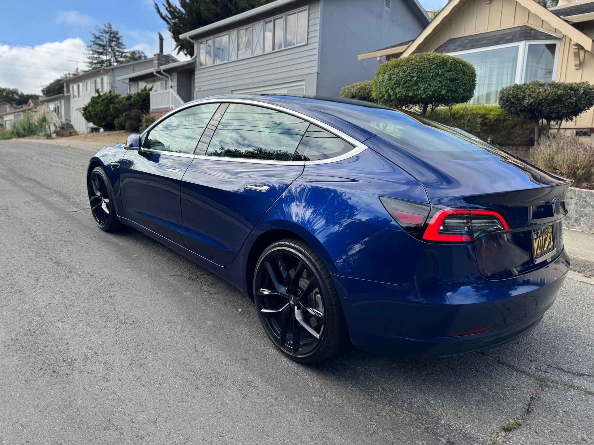 Tesla model 3 - extended range AWD 4