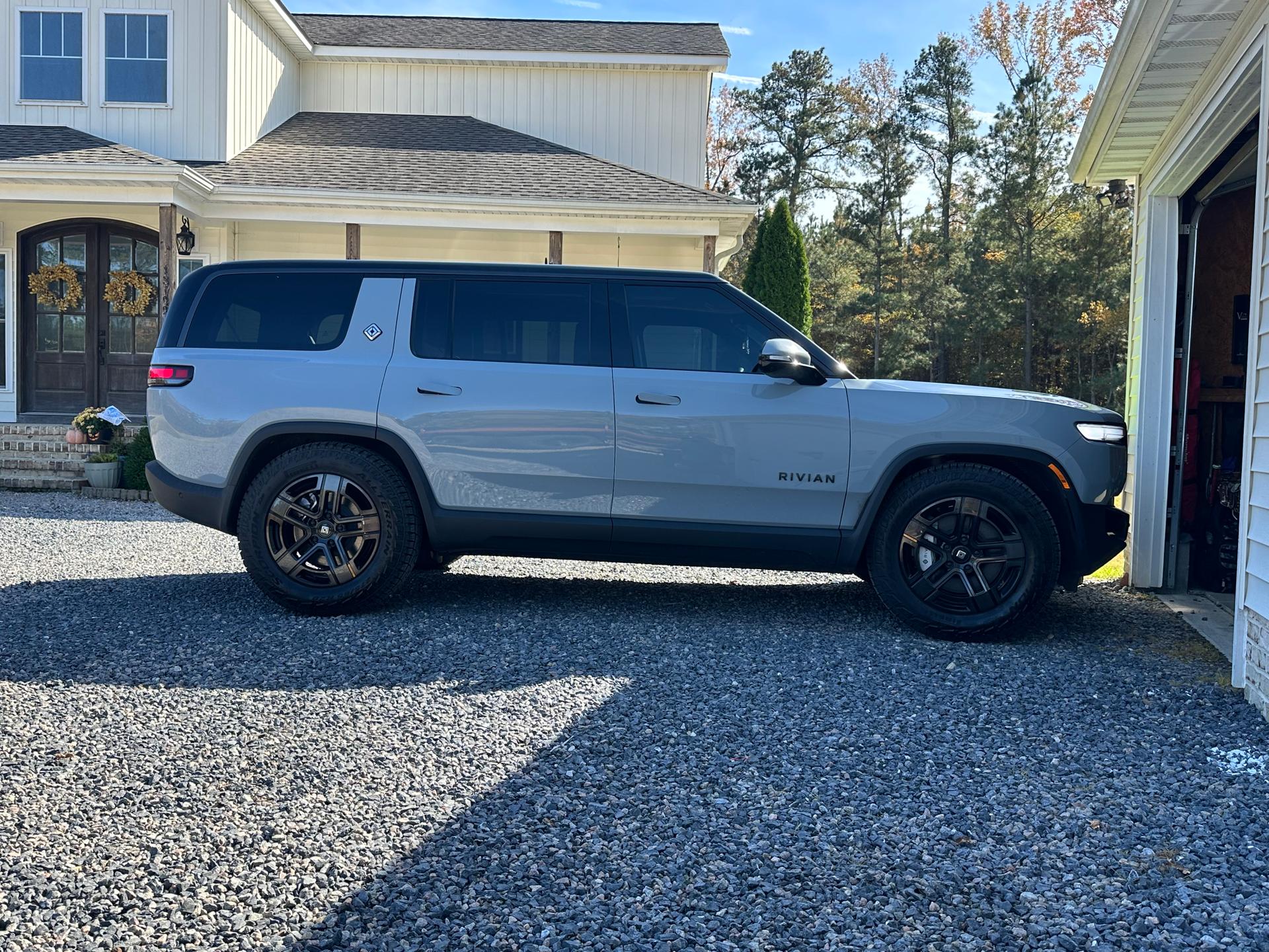 Immaculate 2025 Rivian R1S Performance offroad 3