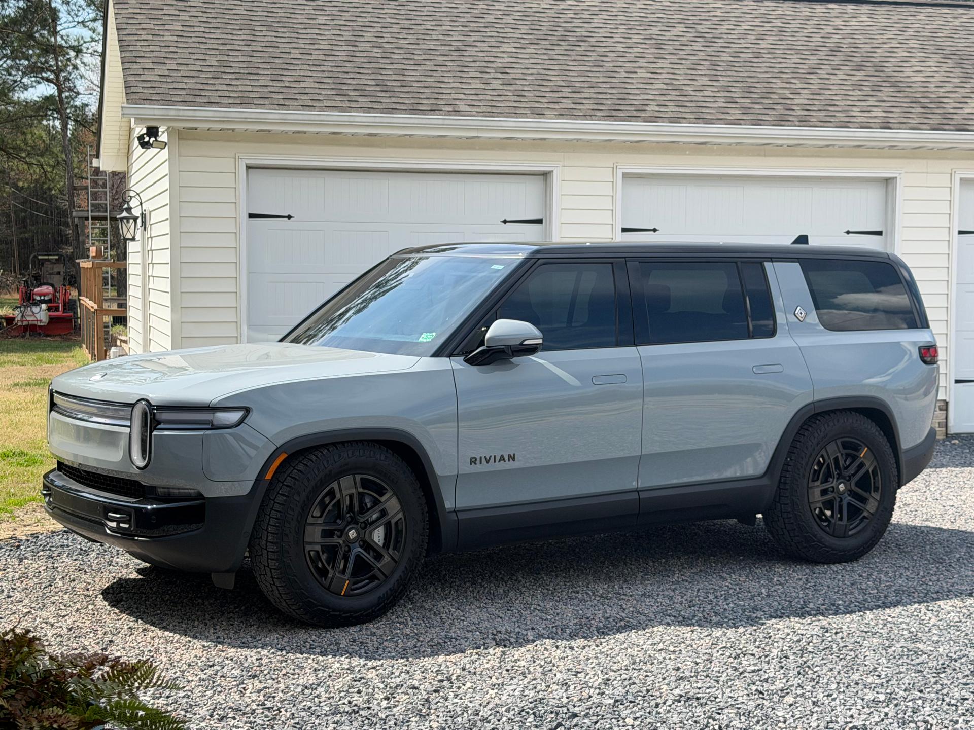 Immaculate 2025 Rivian R1S Performance offroad 4
