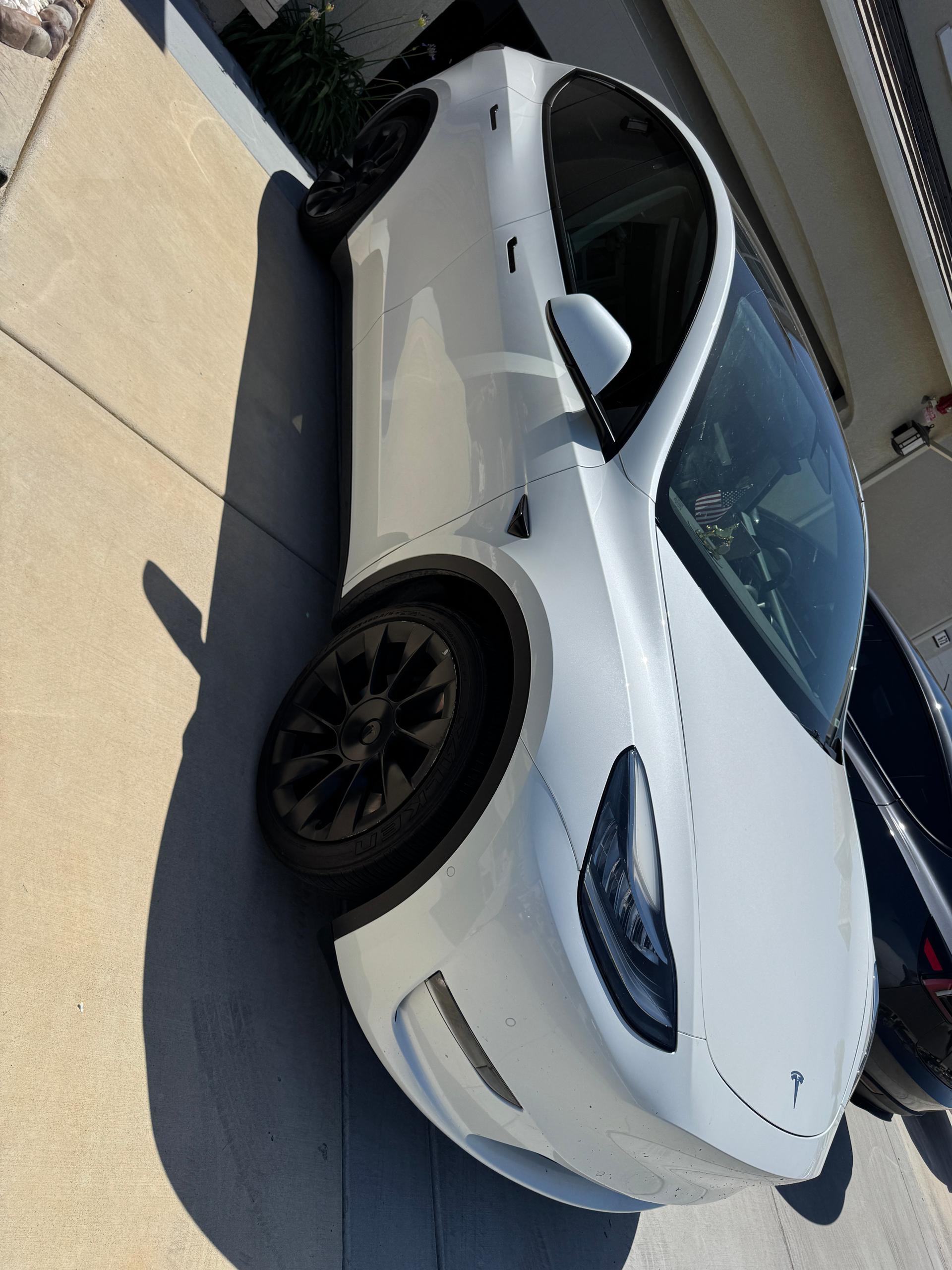 Tesla model Y 4