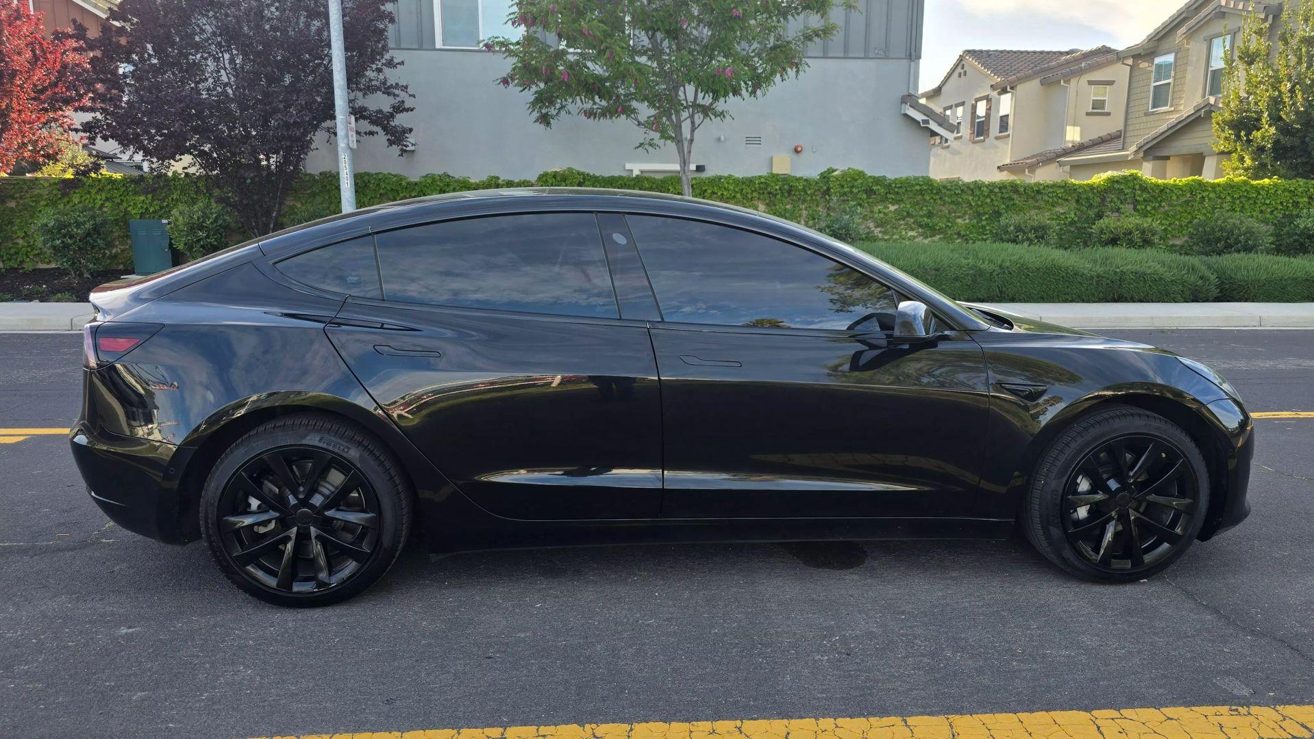 Tesla Model 3 4