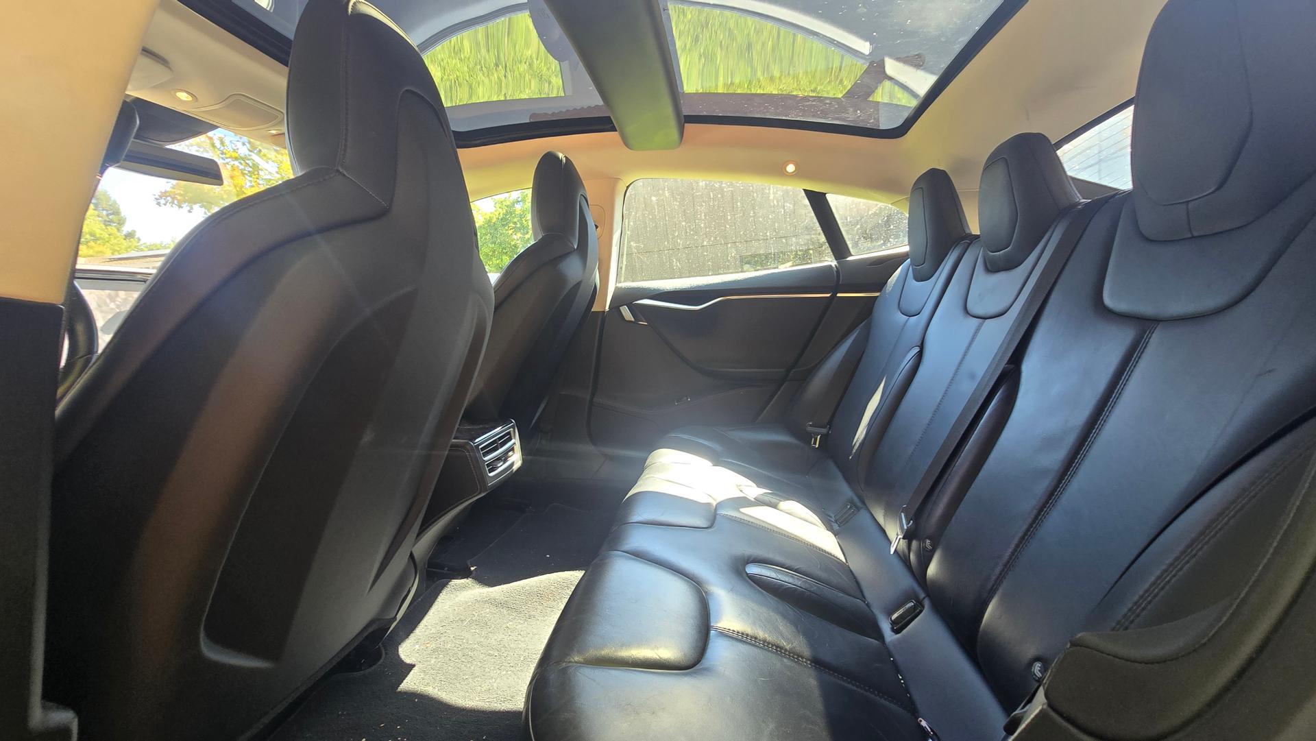 2014 Tesla S 85 - Free Unlimited Supercharging + MCU2